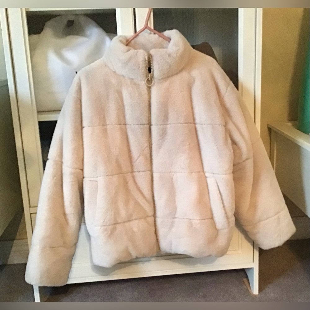 ZARA Gorgeous faux fur beige jacket